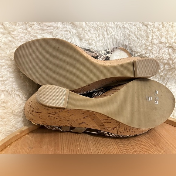 Marc Fisher Peep Toe Snakeskin Cork Wedges Platform Heels Size 6 - Picture 5 of 10
